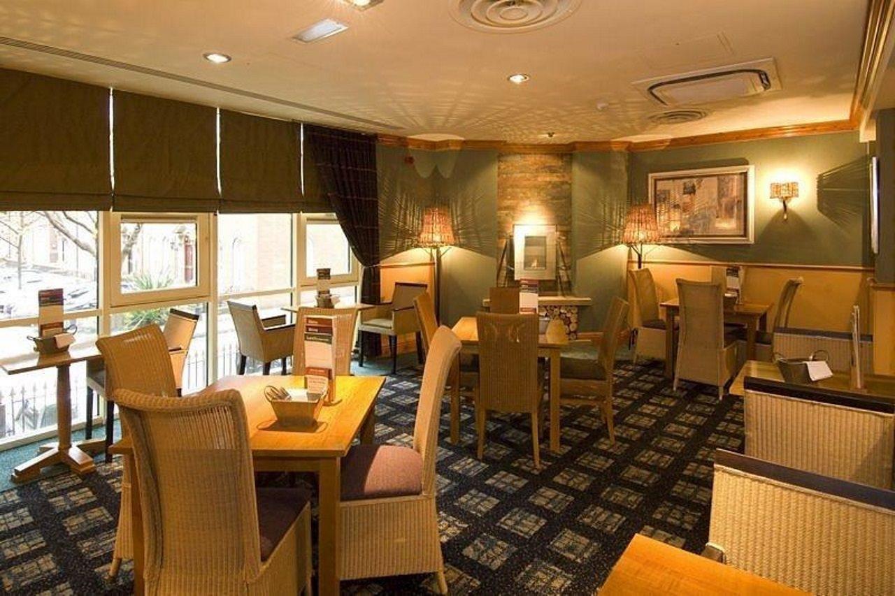 Premier Inn Manchester Central ภายนอก รูปภาพ